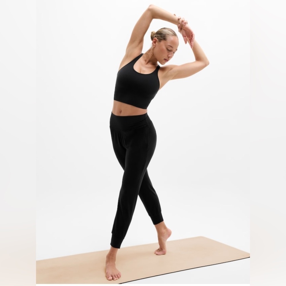 NWT Athleta Salutation Black Joggers Size Small (#531288)